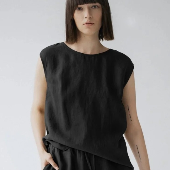 Linen Tales Tops - Minimalist Black Cap-Sleeve Camisole